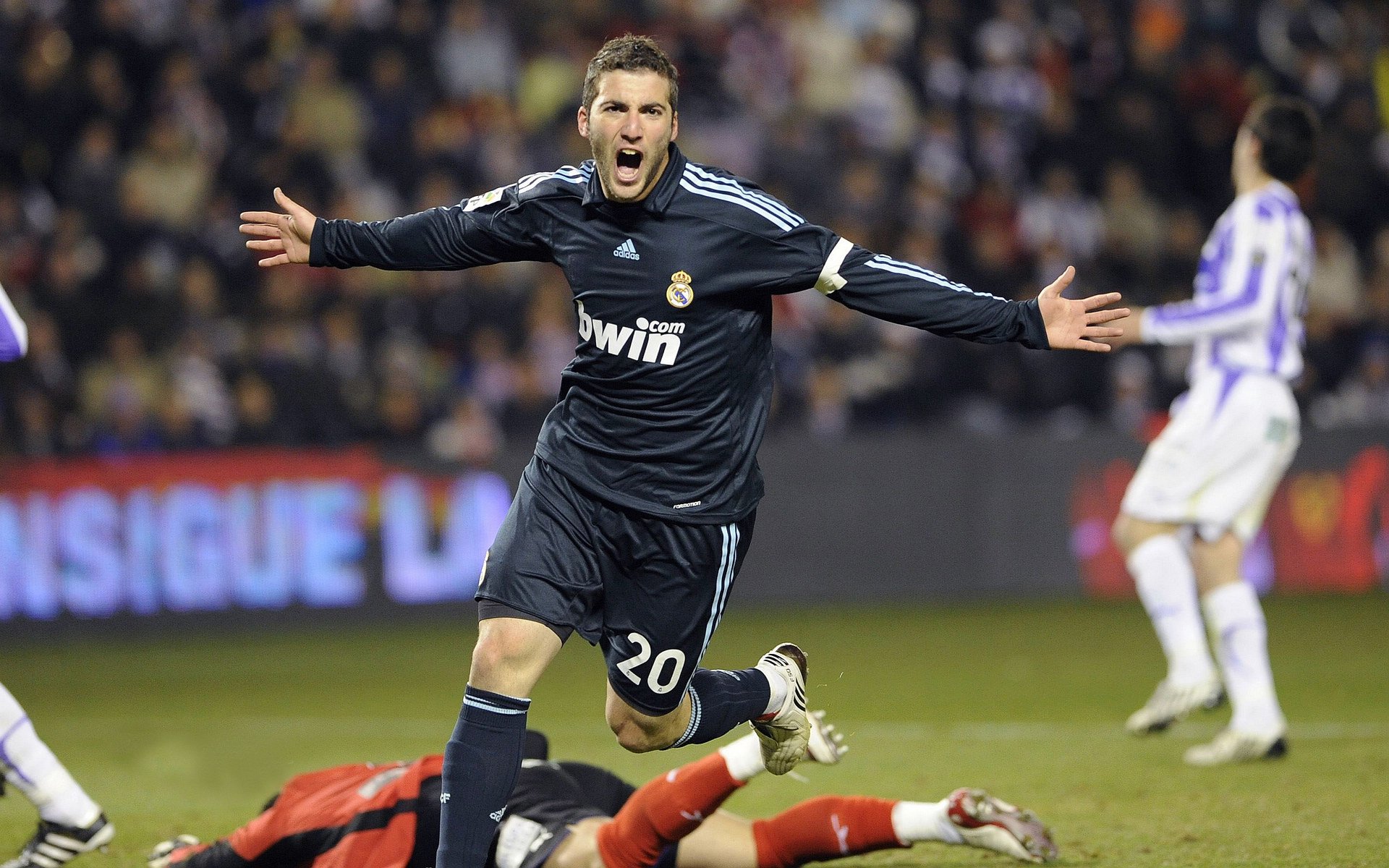 俱乐部上线球迷建议通道积极采纳合理意见完善服务体验，各俱乐部球迷的昵称